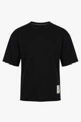 Camiseta masculina azul-marinho escura, modelagem relaxada, barra desfiada, gola redonda, em mistura de algodão.