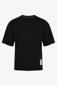 Camiseta masculina azul-marinho escura, modelagem relaxada, barra desfiada, gola redonda, em mistura de algodão.