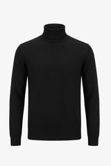 Suéter masculino preto de gola alta, em malha de viscose macia, manga comprida.