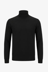 Suéter masculino preto de gola alta, em malha de viscose macia, manga comprida.