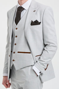 Terno masculino Mark cinza-pedra de 3 peças com estampa xadrez em tweed e detalhes em marrom, ideal para casamentos e formaturas.