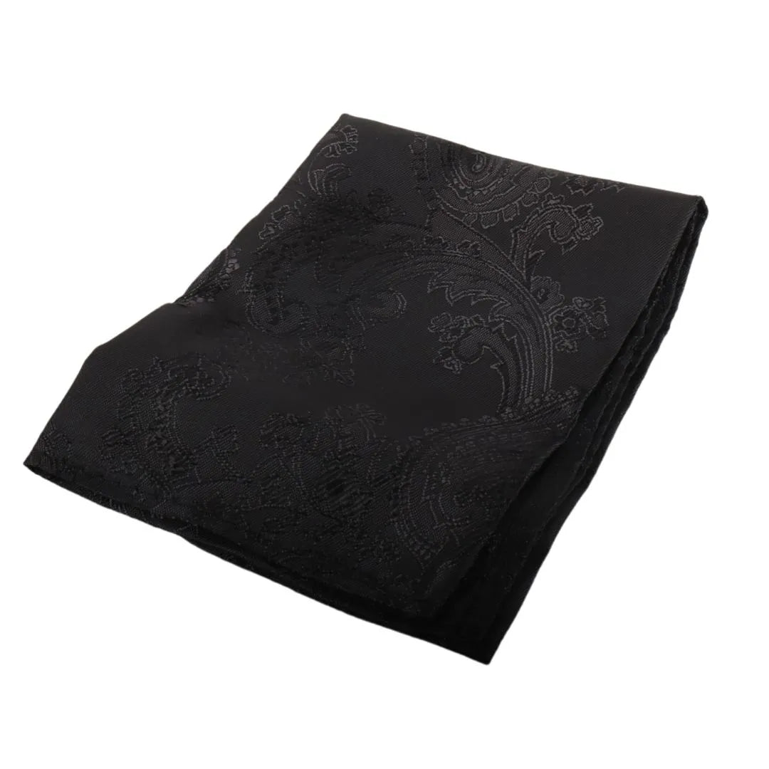 Conjunto de presente masculino com gravata borboleta preta, lenço de bolso e abotoaduras.