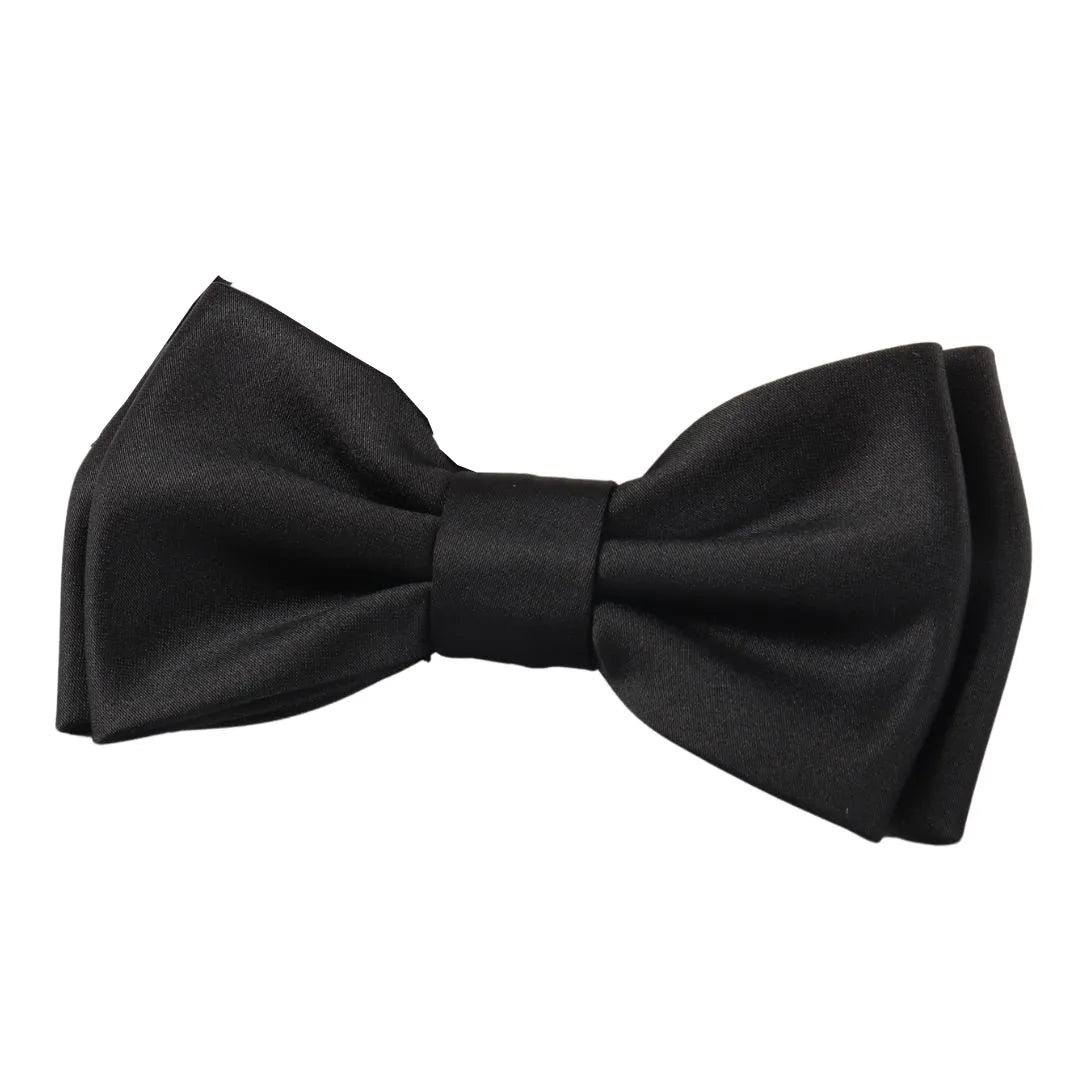 Conjunto de presente masculino com gravata borboleta, lenço de bolso e abotoaduras na cor preta.