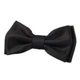 Conjunto de presente masculino com gravata borboleta, lenço de bolso e abotoaduras na cor preta.