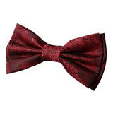 Conjunto de presente masculino com gravata borboleta, lenço de bolso e abotoaduras na cor vinho.