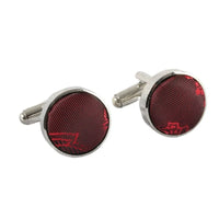 Conjunto de presente masculino com gravata borboleta, lenço de bolso e abotoaduras na cor vinho.