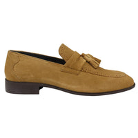 Mocassim masculino sem cadarço, cor caramelo, com borla, em camurça legítima, elegante, casual, para dirigir.
