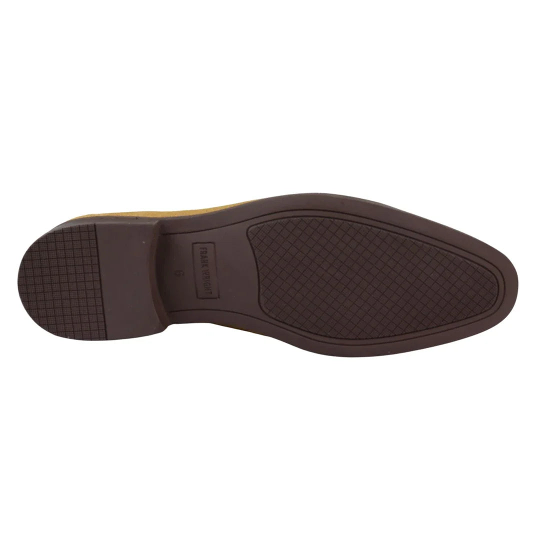 Mocassim masculino sem cadarço, cor caramelo, com borla, em camurça legítima, elegante, casual, para dirigir.