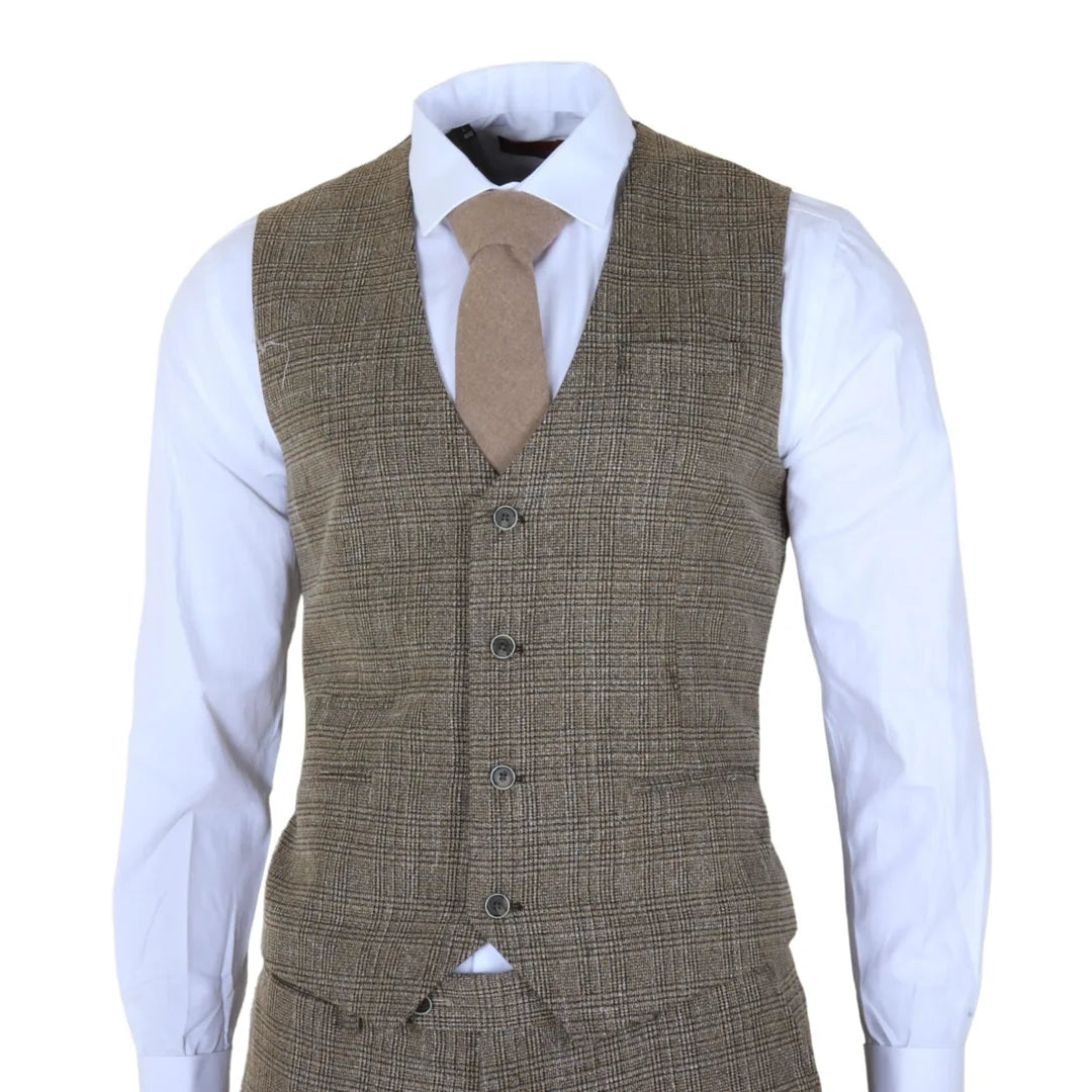 Terno masculino de três peças, corte slim, xadrez clássico marrom-claro.