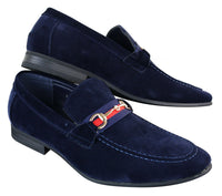 Patron 239 Sapatos Masculinos de Camurça com Fivela, Mocassins Slip On, Elegantes e Casuais, em PU nas cores Azul Marinho, Marrom e Preto.