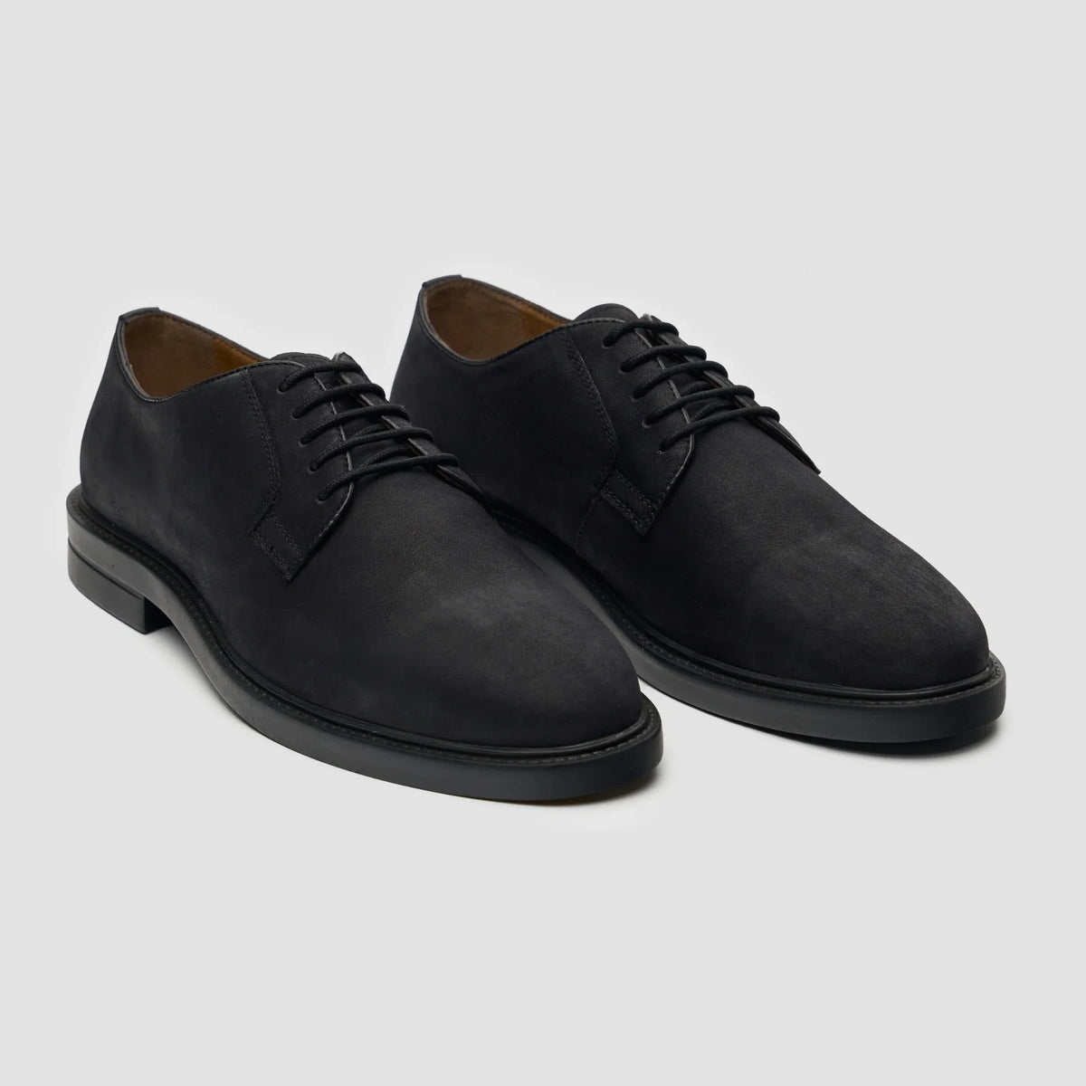 Pedro - Sapatos Derby Masculinos de Camurça Preta com Acabamento Fosco e Cadarço
