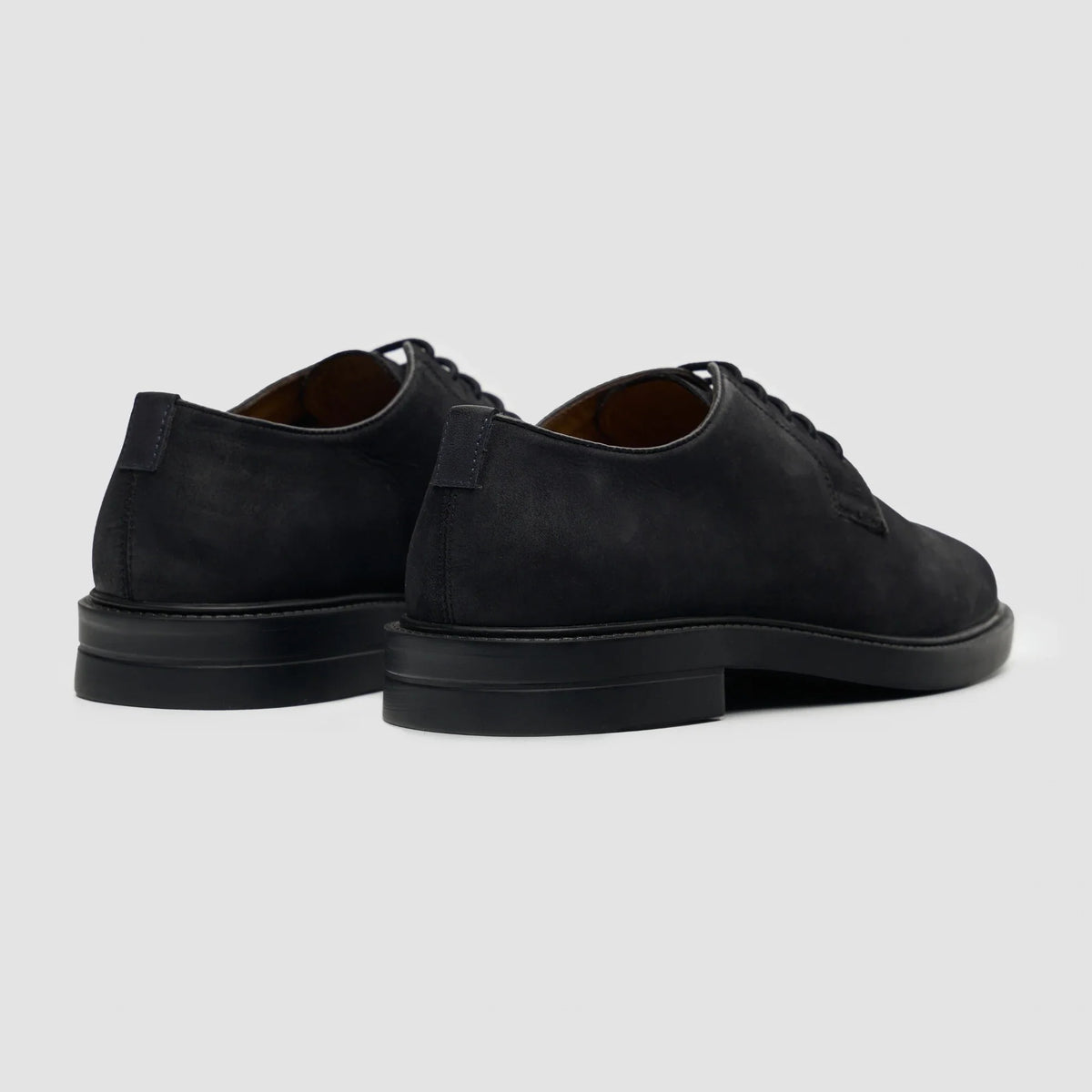 Pedro - Sapatos Derby Masculinos de Camurça Preta com Acabamento Fosco e Cadarço