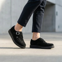 Sapatos plataforma de camurça preta com bico fino e fivela Monk