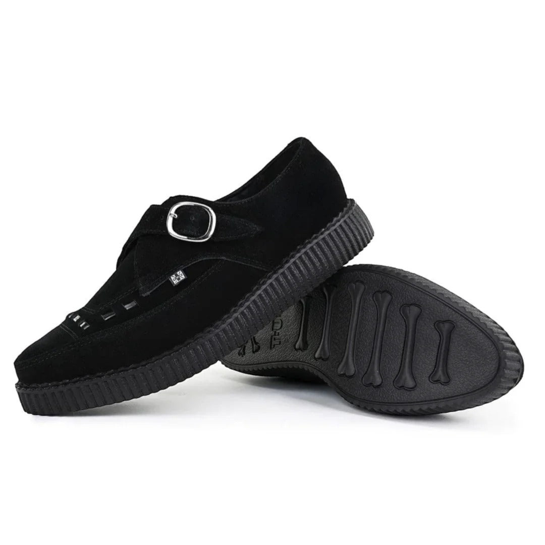 Sapatos plataforma de camurça preta com bico fino e fivela Monk