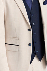 Terno xadrez creme Regent com colete contrastante azul marinho Regent.