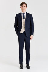 Terno xadrez azul-marinho Regent com colete creme Regent contrastante.