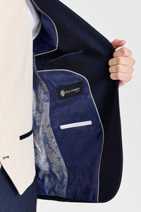 Terno xadrez azul-marinho Regent com colete creme Regent contrastante.