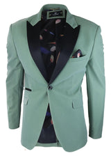 Blazer masculino de veludo, estilo smoking, preto com lapela de cetim, em tons pastel de azul, rosa e verde.