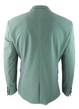 Blazer masculino de veludo, estilo smoking, preto com lapela de cetim, em tons pastel de azul, rosa e verde.