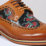 Ross - Sapatos Brogue Masculinos em Couro Marrom com Estampa Floral de Caveiras