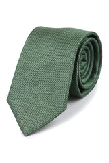 Conjunto de presente com gravata, lenço de bolso e abotoaduras em cetim de seda texturizado verde fosco.