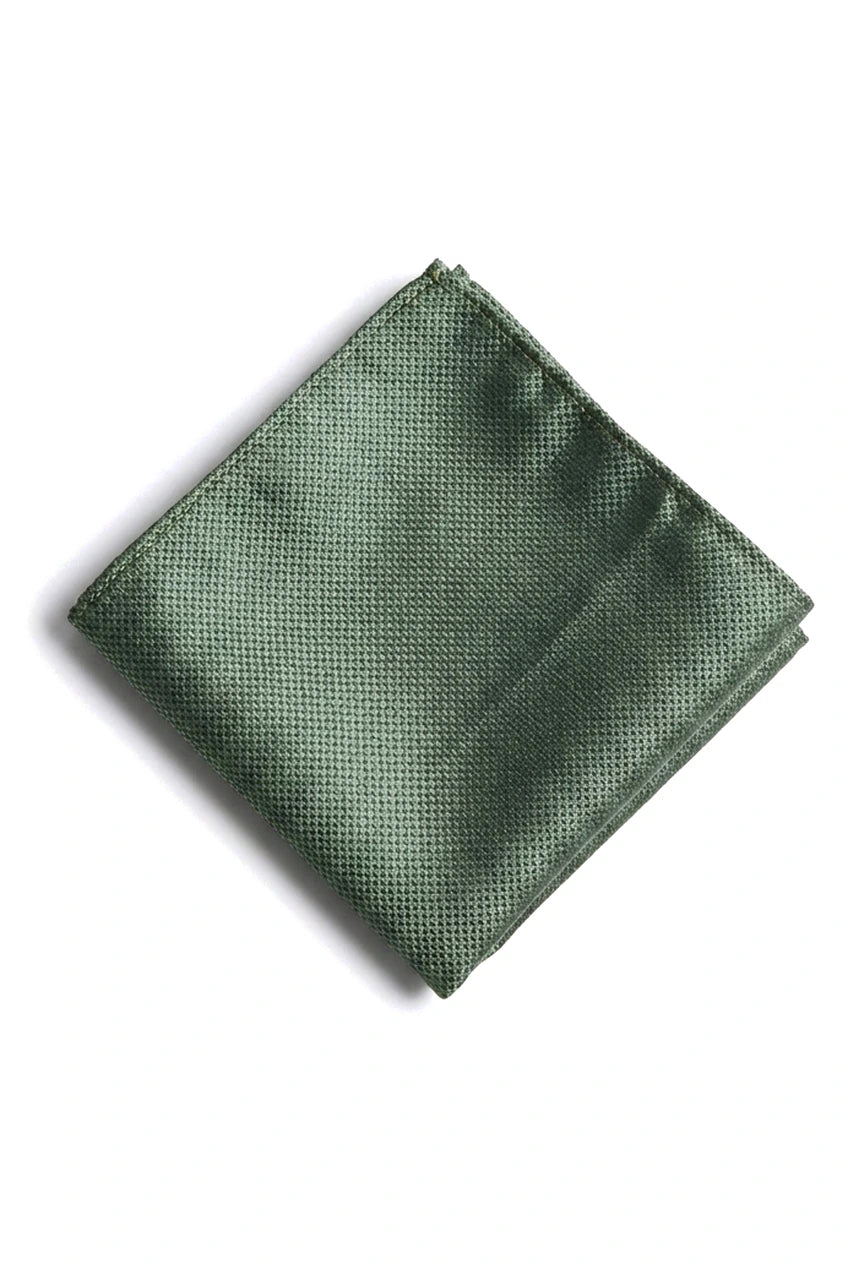 Conjunto de presente com gravata, lenço de bolso e abotoaduras em cetim de seda texturizado verde fosco.
