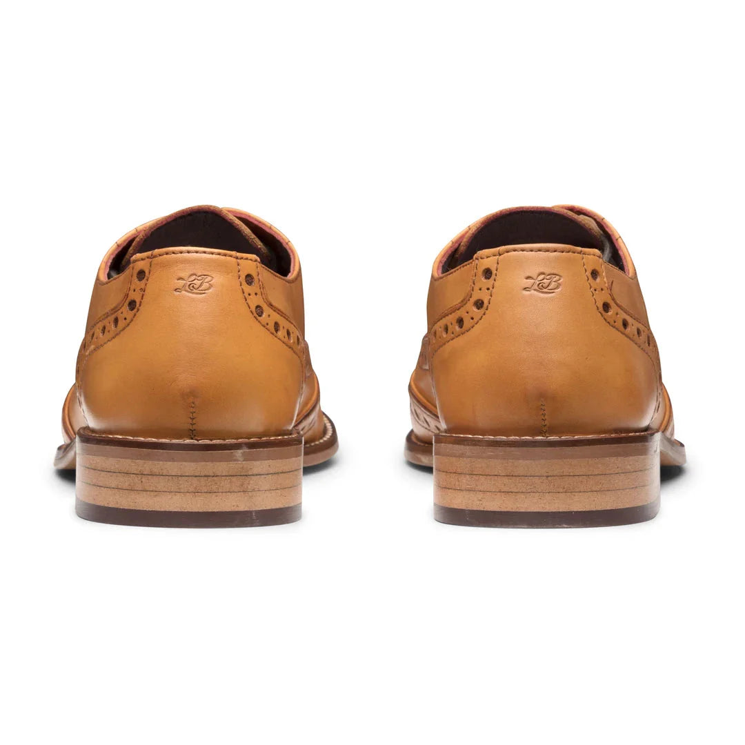 Sapatos Brogue Masculinos com Cadarço, Estilo Clássico, em Tons de Bege e Marrom, Estilo Vintage, Formal e Elegante.