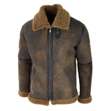 Jaqueta clássica de inverno masculina em pele de carneiro marrom com efeito desgastado e forro de pele cor camelo com zíper.