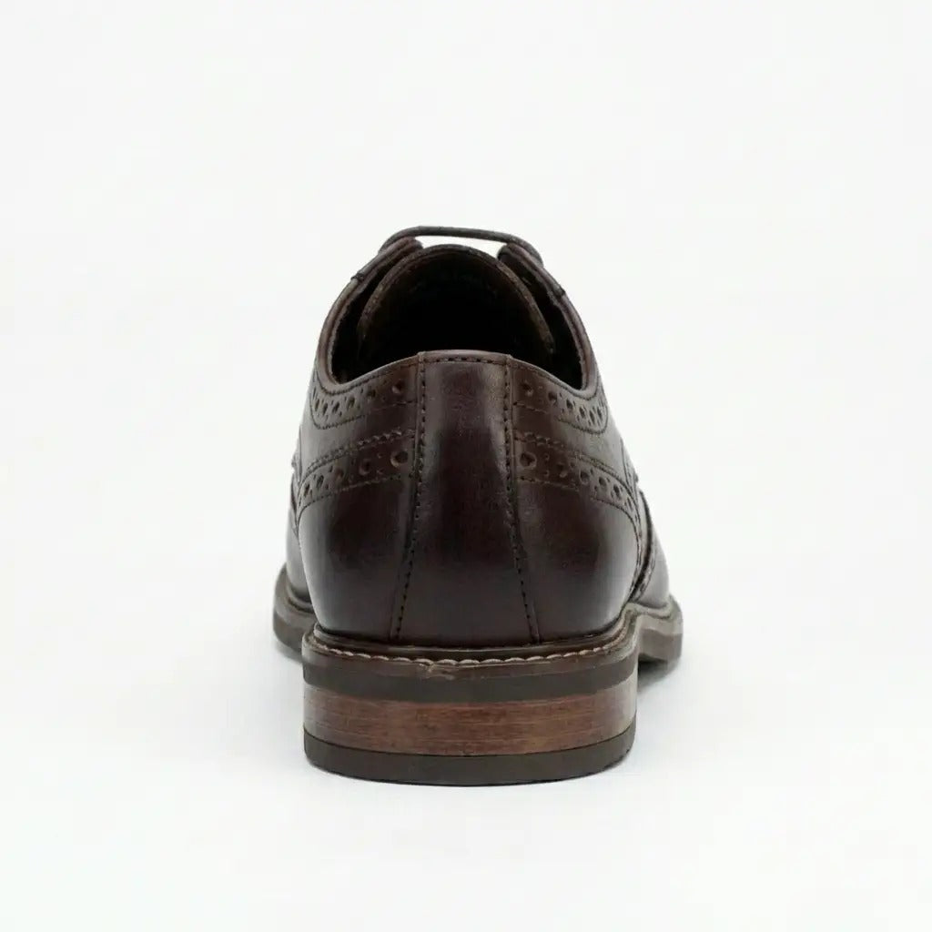 Stokes - Sapatos Oxford de couro marrom com bico brogue e amarração