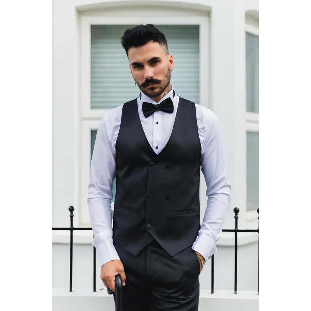 Colete masculino preto de cetim com abotoamento duplo para jantar com gravata preta.