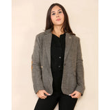 Blazer feminino clássico em tweed espinha de peixe na cor marrom carvalho.