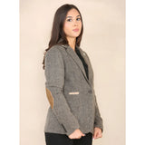 Blazer feminino clássico em tweed espinha de peixe na cor marrom carvalho.