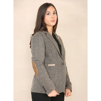 Blazer feminino clássico em tweed espinha de peixe na cor marrom carvalho.