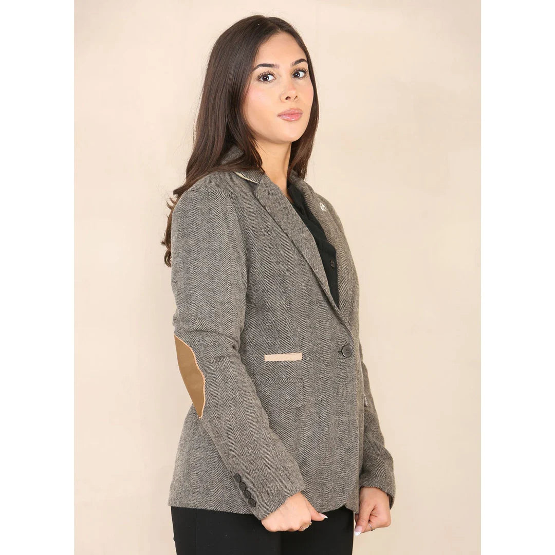 Blazer feminino clássico em tweed espinha de peixe na cor marrom carvalho.
