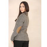Blazer feminino clássico em tweed espinha de peixe na cor marrom carvalho.