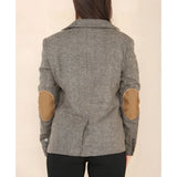 Blazer feminino clássico em tweed espinha de peixe na cor marrom carvalho.