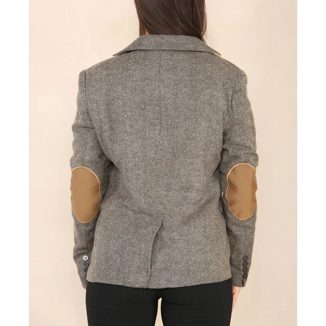 Blazer feminino clássico em tweed espinha de peixe na cor marrom carvalho.