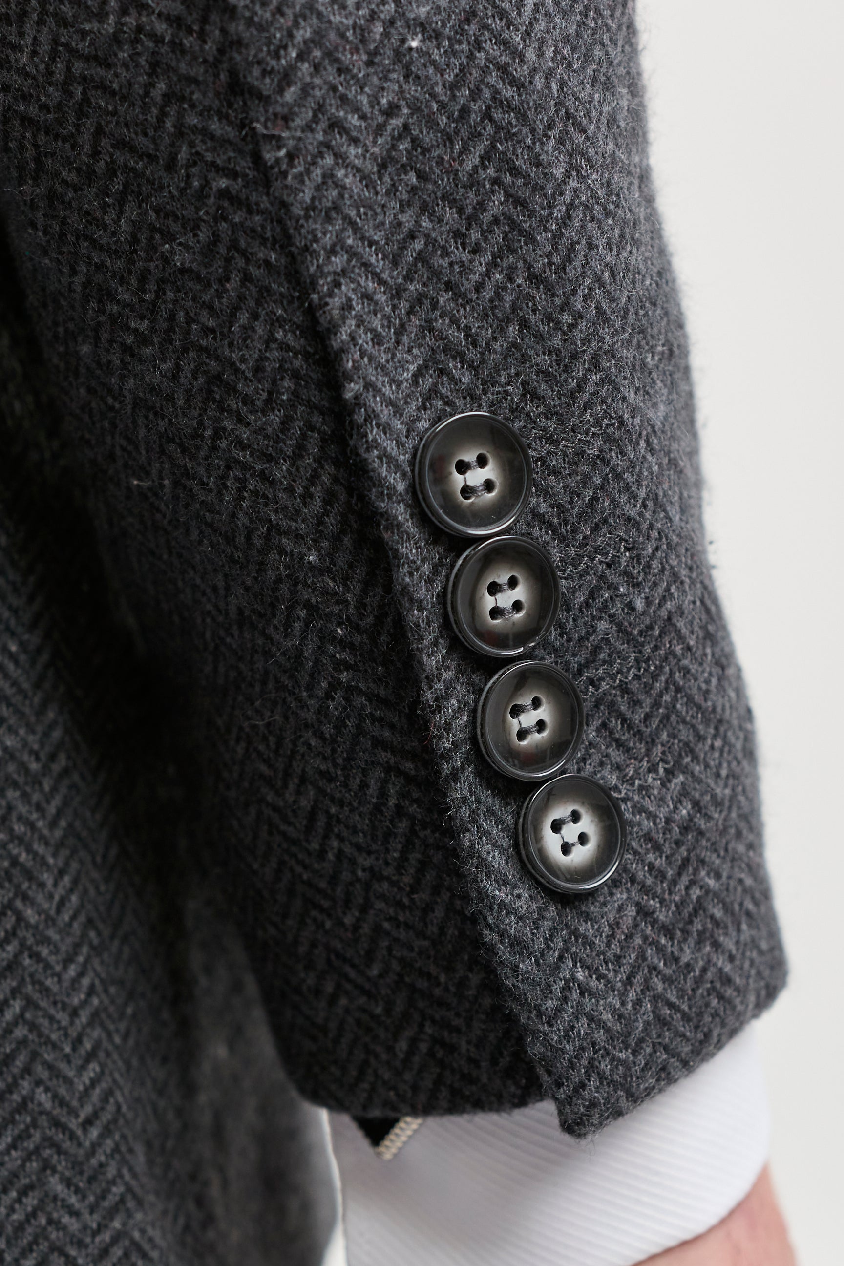 Terno masculino de tweed espinha de peixe cinza carvão de 3 peças - STZ11