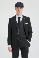 Terno masculino preto de três peças com risca de giz