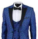 Smoking masculino com blazer e colete em brocado com estampa paisley, em cetim preto e azul - Sem calça.