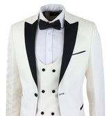 Smoking masculino com blazer e colete em brocado com estampa paisley, nas cores marfim e preto.