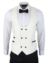Smoking masculino com blazer e colete em brocado com estampa paisley, nas cores marfim e preto.