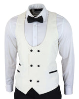 Smoking masculino com blazer e colete em brocado com estampa paisley, nas cores marfim e preto.