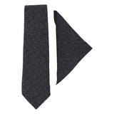 Gravata e lenço de bolso masculinos em tweed cor carvão, estilo clássico britânico, em lã espinha de peixe.