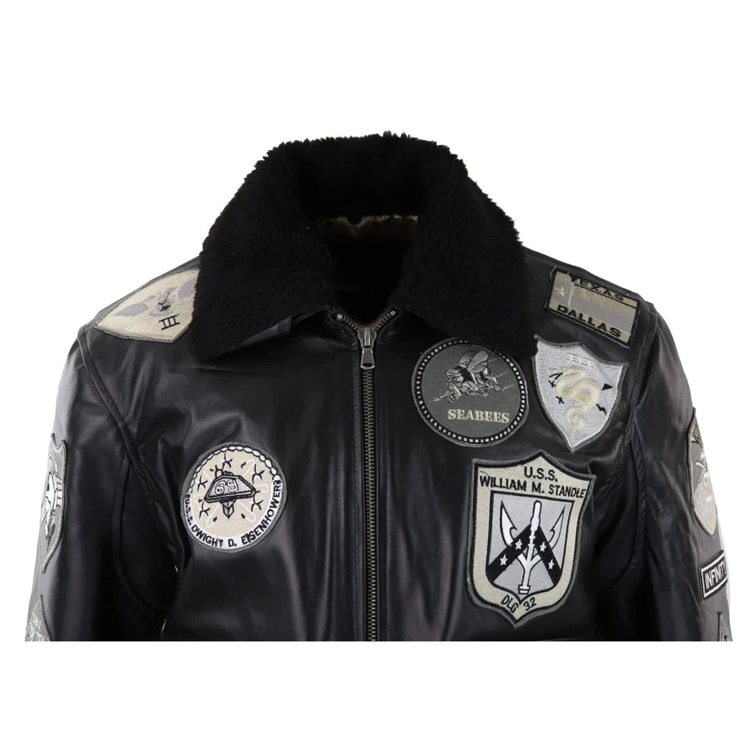 Jaqueta masculina Topgun Maverick preta e cinza, estilo aviador, com emblemas dos EUA e forro de pele preta.