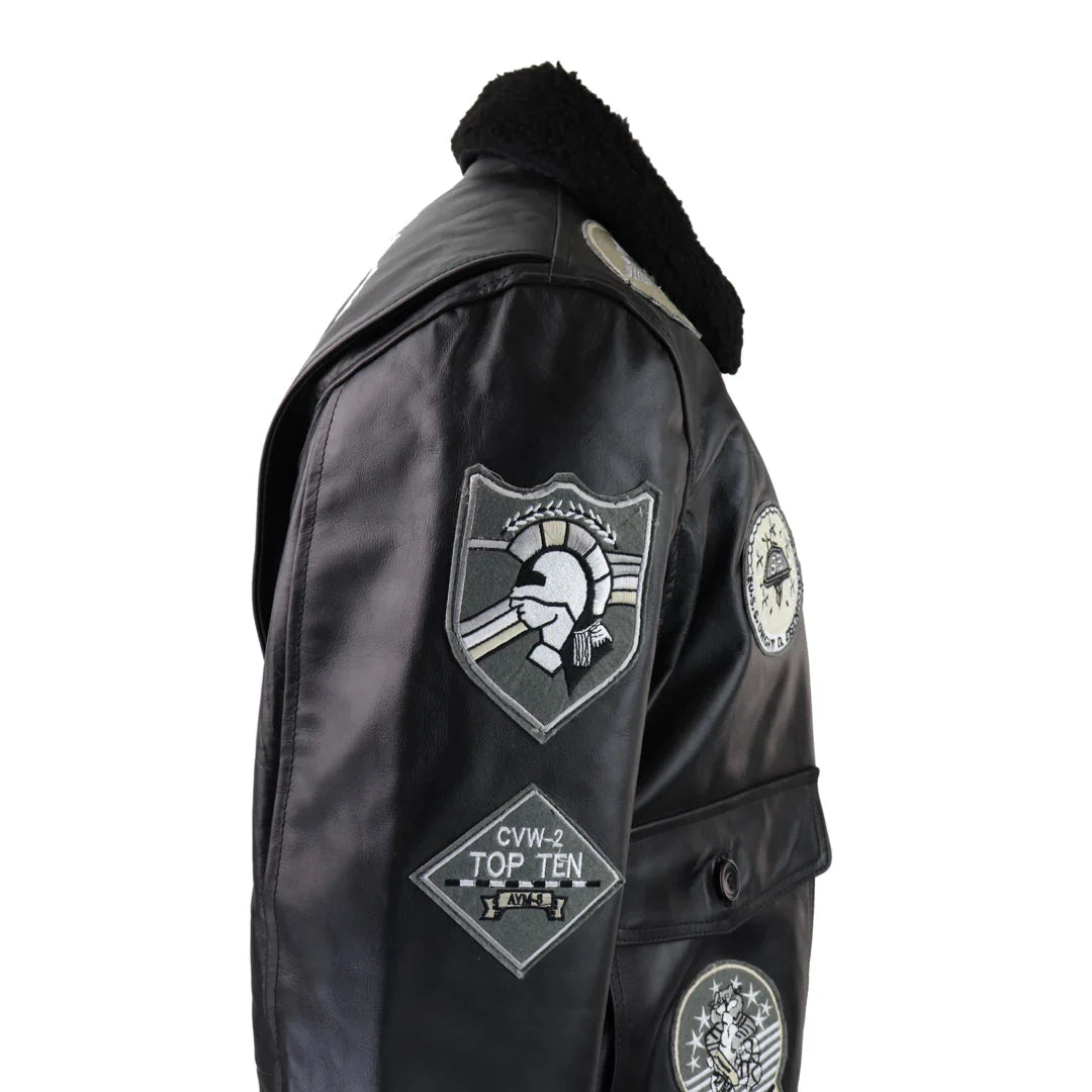 Jaqueta masculina Topgun Maverick preta e cinza, estilo aviador, com emblemas dos EUA e forro de pele preta.
