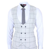 TP-33 - Terno masculino de três peças com corte sob medida e estampa xadrez cinza.