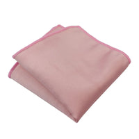 Gravata e lenço de bolso masculinos em cetim de seda rosa claro pêssego.