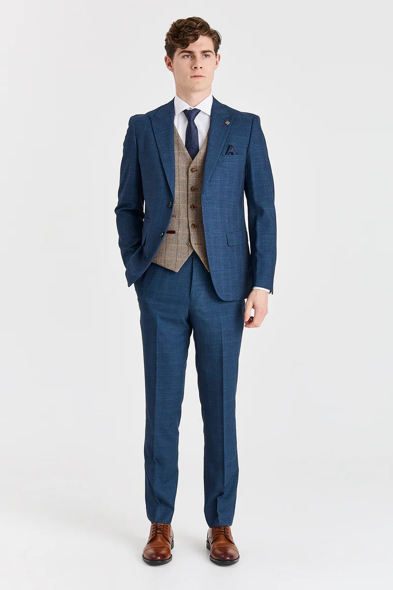 Terno Viceroy Navy com colete contrastante em tweed Harris Brown.
