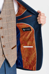 Terno Viceroy Navy com colete contrastante em tweed Harris Brown.